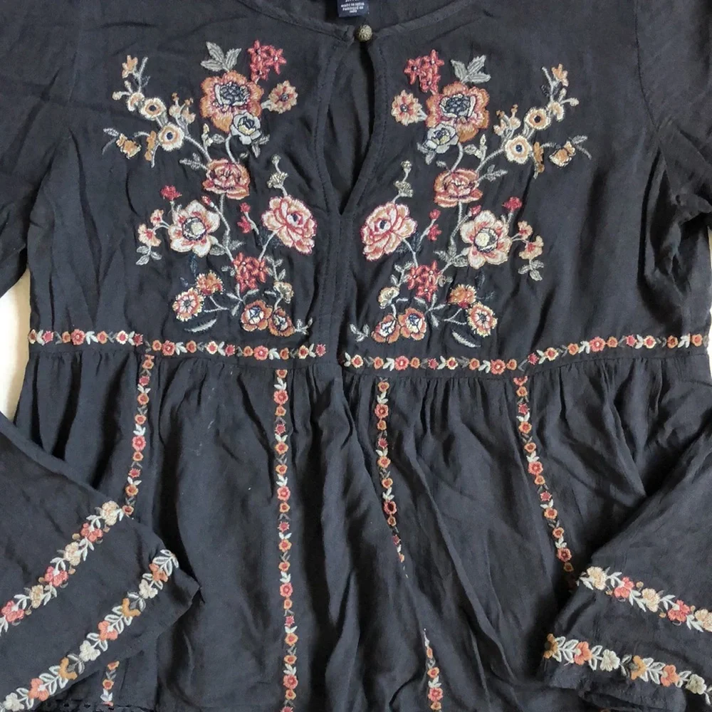 AEO Dark Grey Embroidered Floral Long Sleeve Blouse - Picture 3 of 4